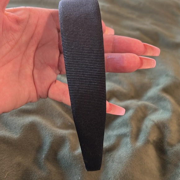 Auth SALVATORE FERRAGAMO Vara Black Head Band Hair Accessory 🖤💛EUC - Picture 5 of 5